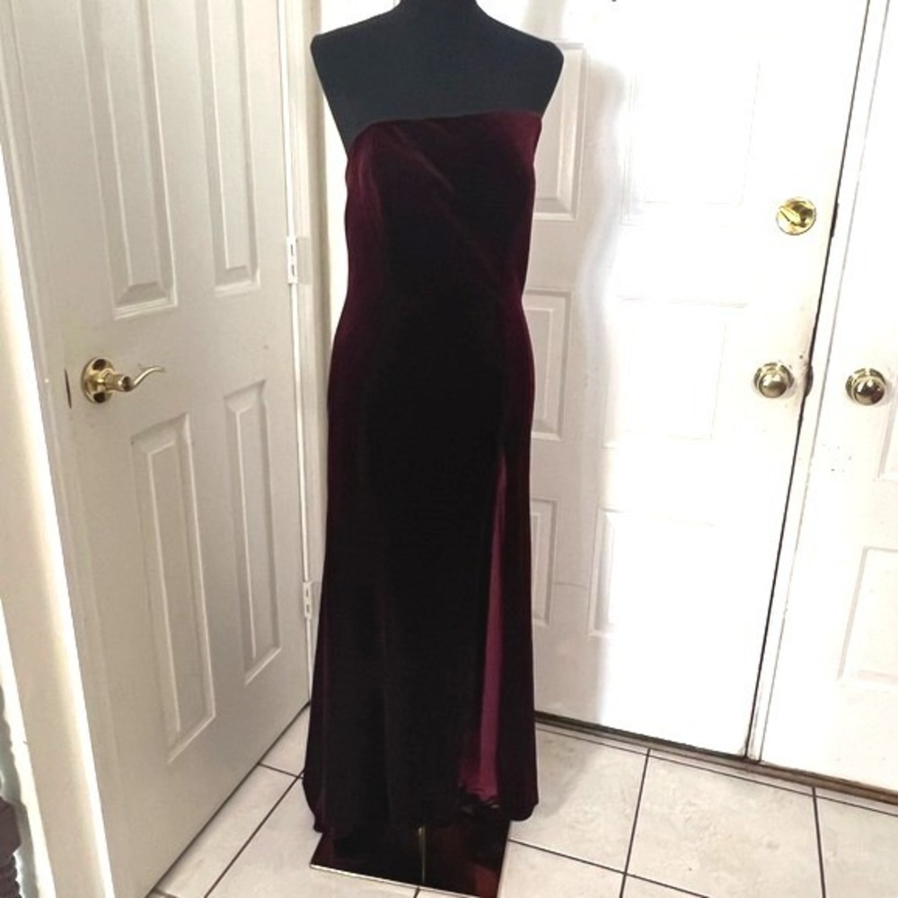 USA Made Avery G Burgundy Velvet Strapless Maxi Gown Side Slit Formal Size 10